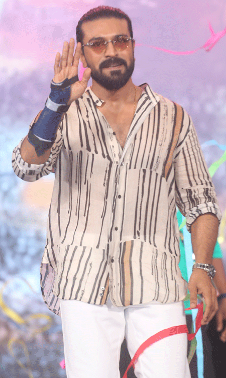 Global Star Ram Charan & Janhvi Kapoor Steal the Spotlight at Peddi Pre-Release