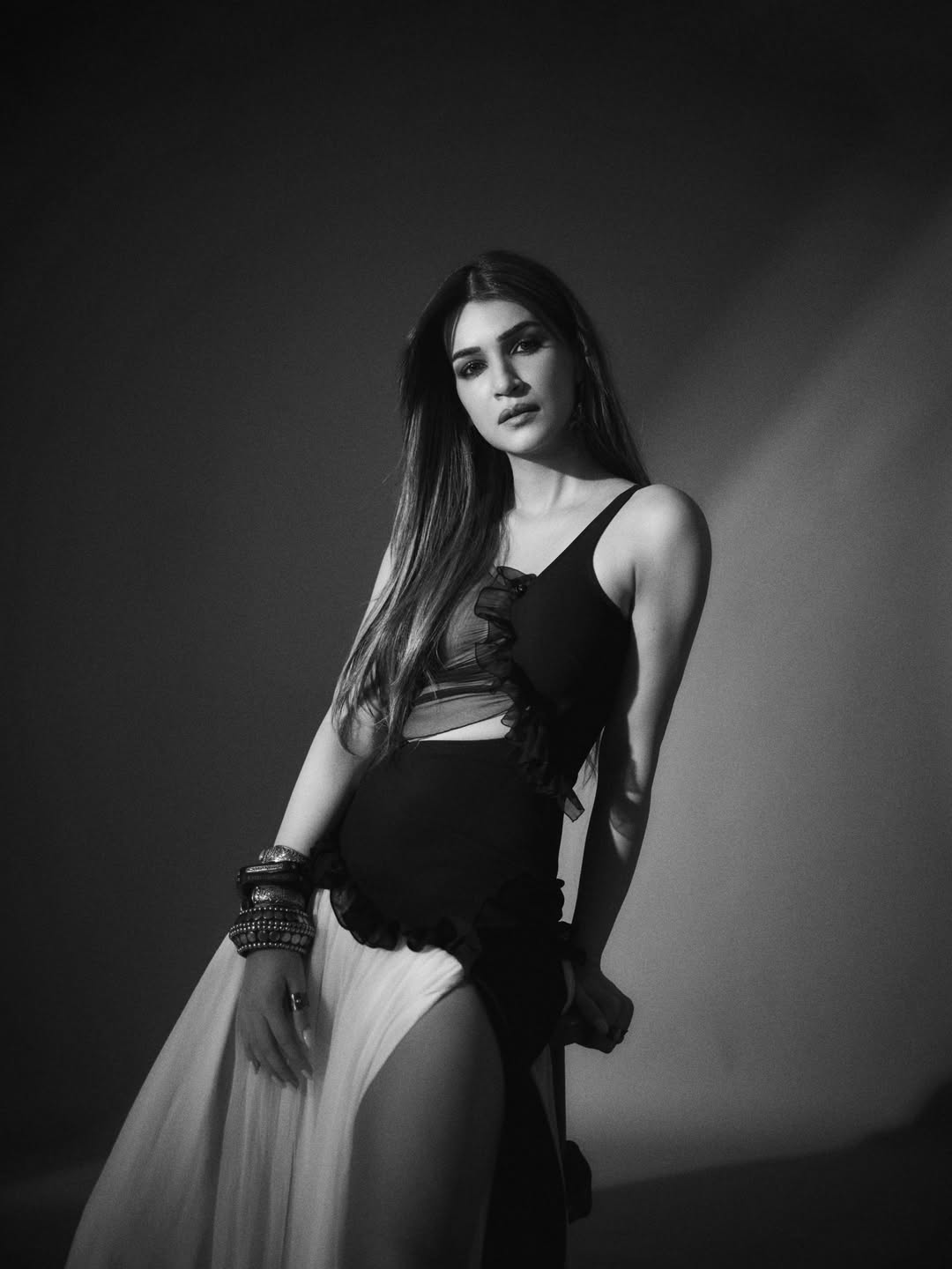 Kriti Sanon’s Artistic Black-and-White Look Wins Hearts on Social Media