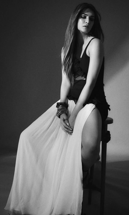 Kriti Sanon’s Artistic Black-and-White Look Wins Hearts on Social Media