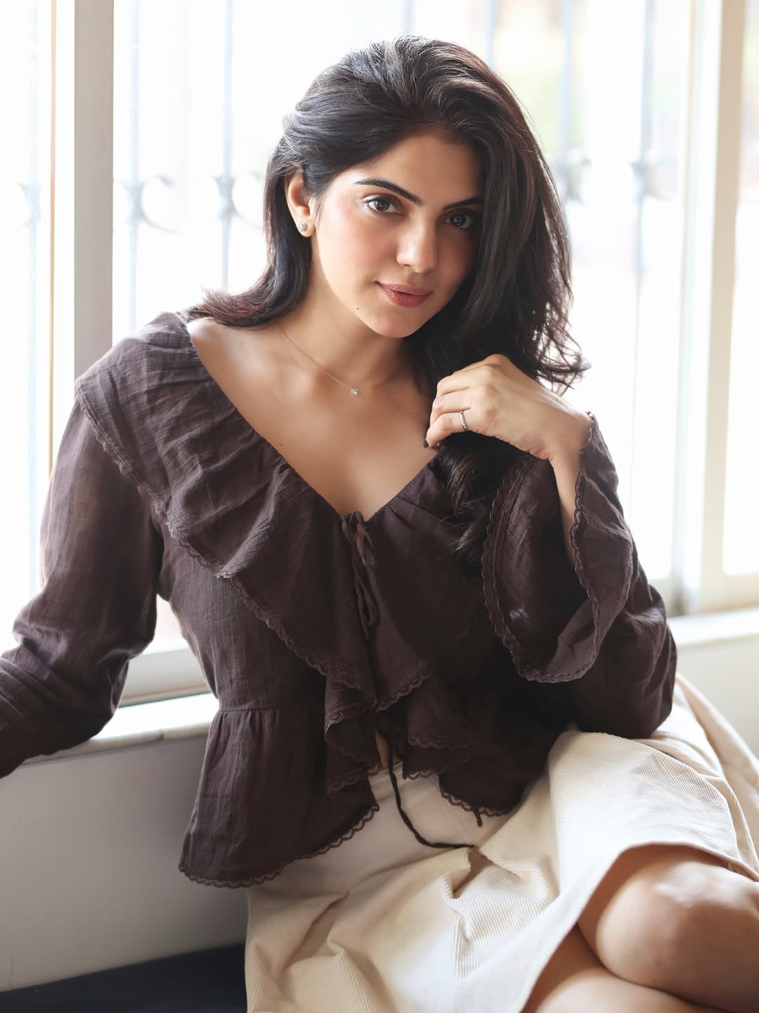 Misha Narangs Soft Glam Look Wins Hearts in Latest Portrait