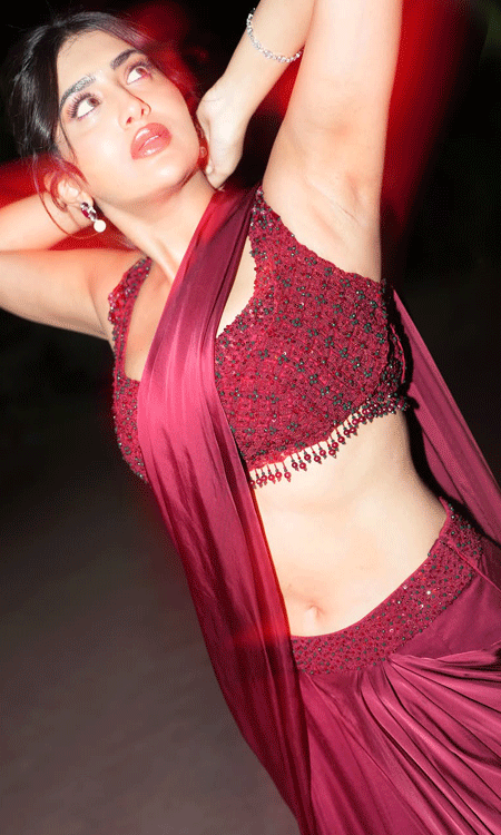 Rashi Singh Stuns in Elegant Maroon Saree, Fans Can’t Take Their Eyes Off Her
