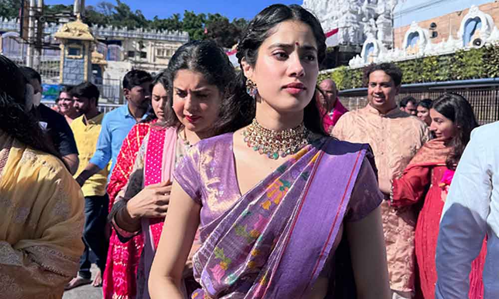 పెద్ది రిలీజ్.. తిరుమల శ్రీవారిని దర్శించిన జాన్వీ కపూర్.. లేటెస్ట్ లుక్ వైరల్!