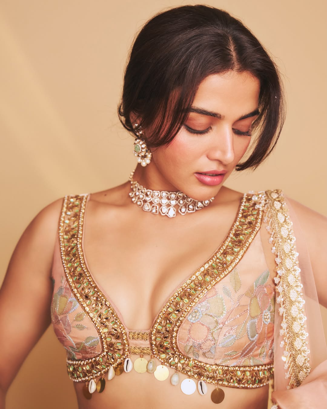 Wamiqa Gabbi Stuns in Peach-Gold Ethnic Glamour, Fans Can’t Look Away