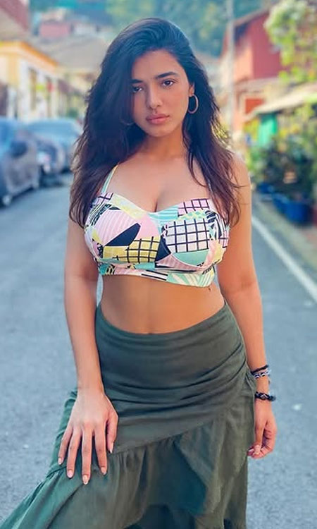 Ketika Sharma Street-Style Serenade