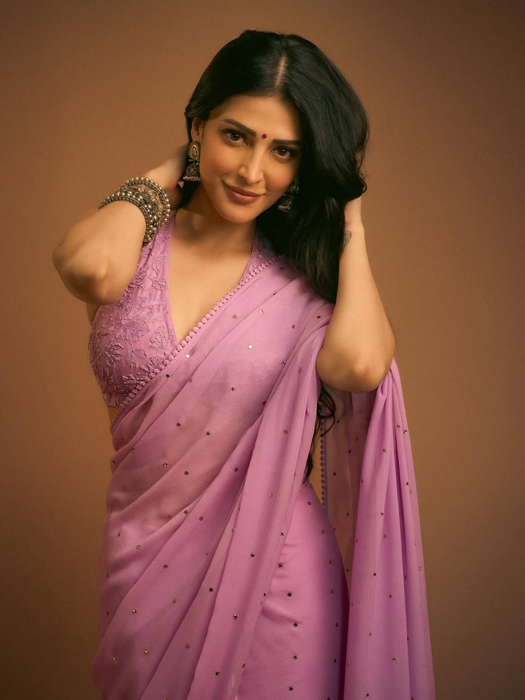 Shruti Haasan Stuns in Elegant Lavender Saree with Timeless Grace