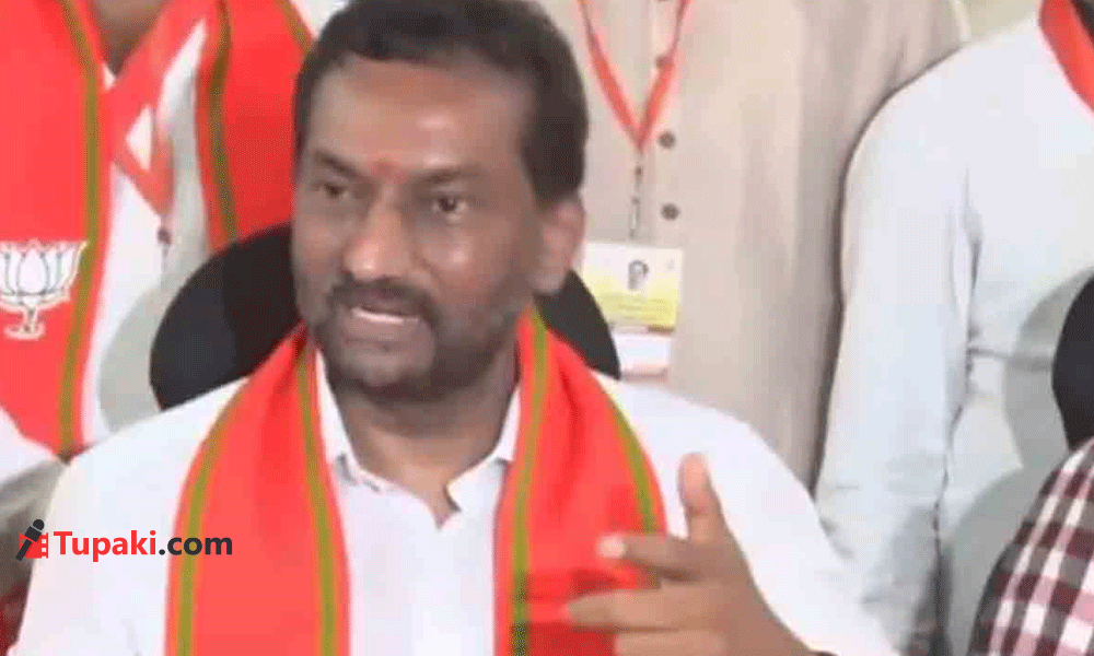 పవన్ ని టార్గెట్ చేస్తున్న కవిత...ఇదెక్కడి లాజిక్కు ? పవన్ ని టార్గెట్ చేస్తున్న కవిత...ఇదెక్కడి లాజిక్కు ?