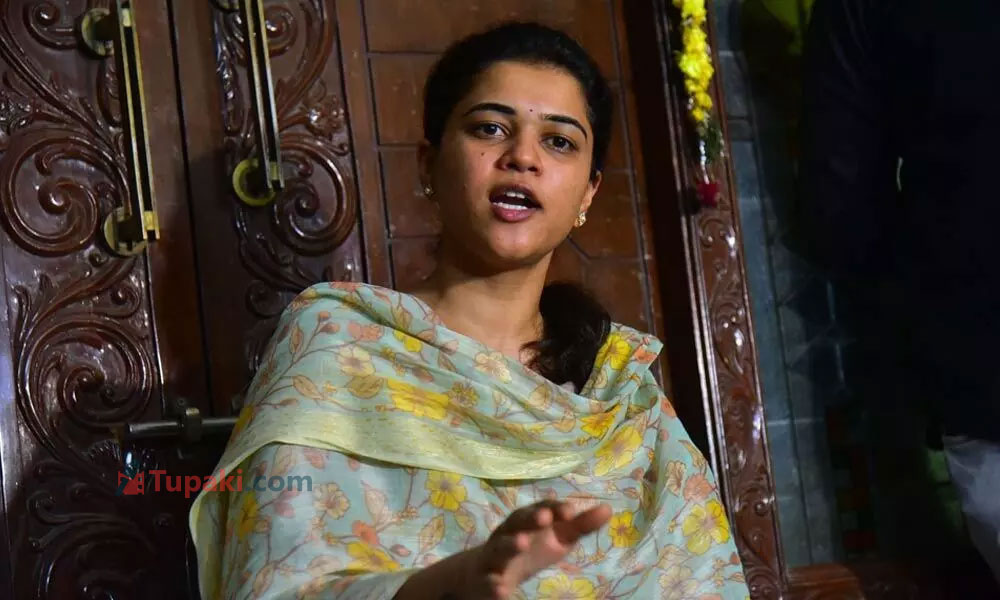 మౌనిక ముందు మూడు ఆప్షన్లు... మంచు సెలక్షన్ ఏంటో? మౌనిక ముందు మూడు ఆప్షన్లు... మంచు సెలక్షన్ ఏంటో?