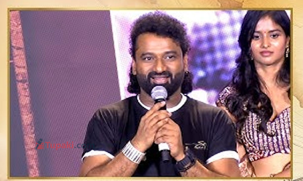 న్యూస్‌పేపర్ వార్తలే దేవీ శ్రీకి తొలి లిరిక్స్.. చిన్ననాటి సంగీత ప్రయాణం వెనుక ఆసక్తికర కథ!