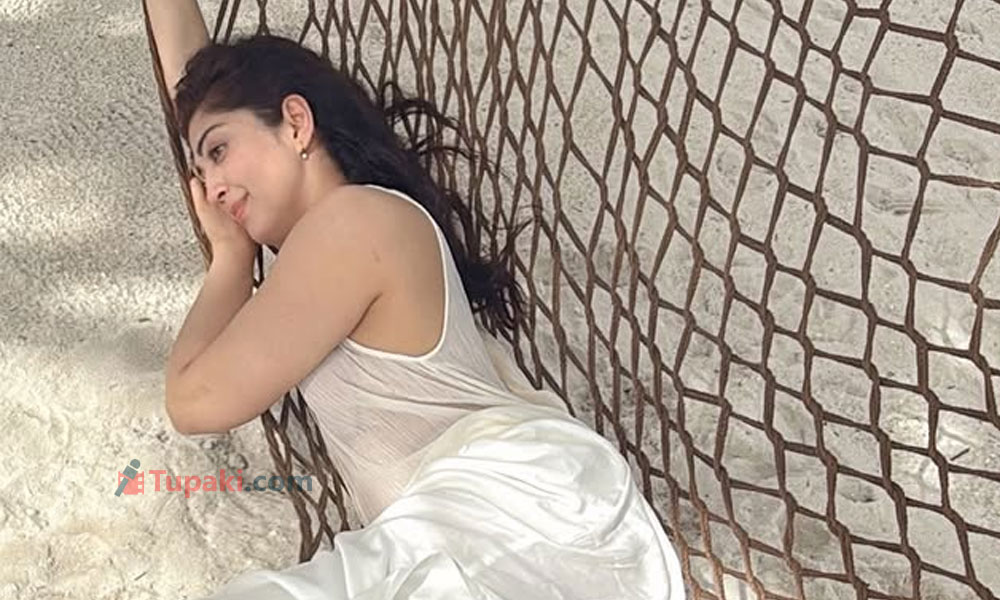 వెకేషన్ లో సెల్ఫ్ లవ్.. గ్లామర్ టచ్ తో ప్రణీత!