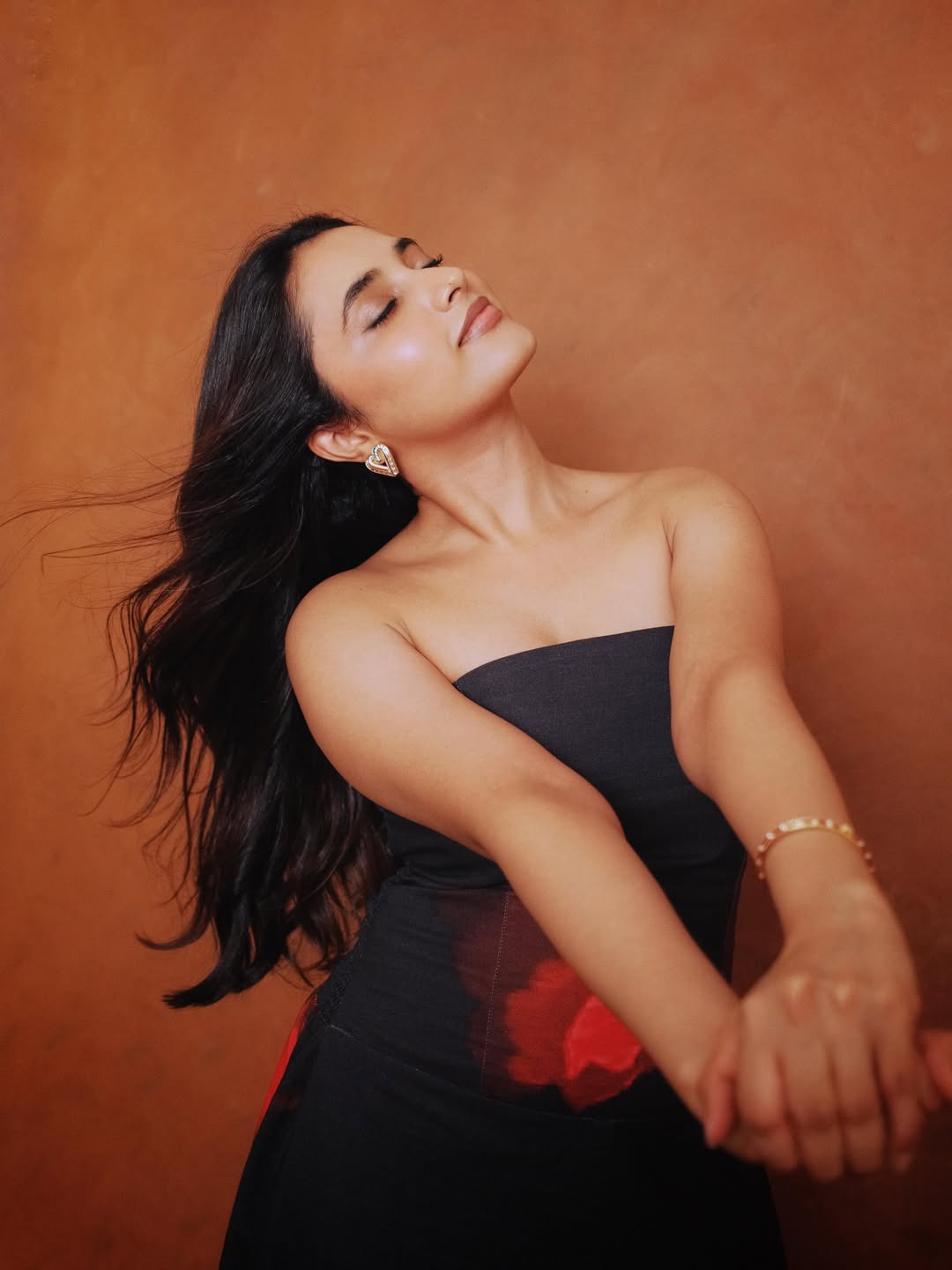 Priyanka Mohan’s Graceful Studio Portrait Wins Hearts Across Social Media