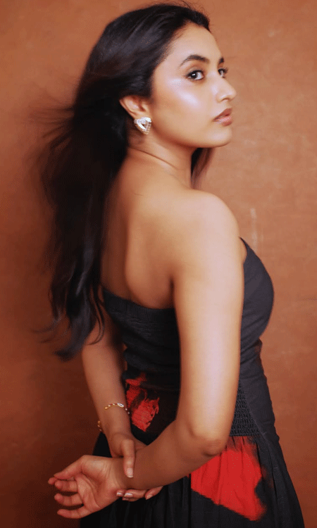 Priyanka Mohan’s Graceful Studio Portrait Wins Hearts Across Social Media