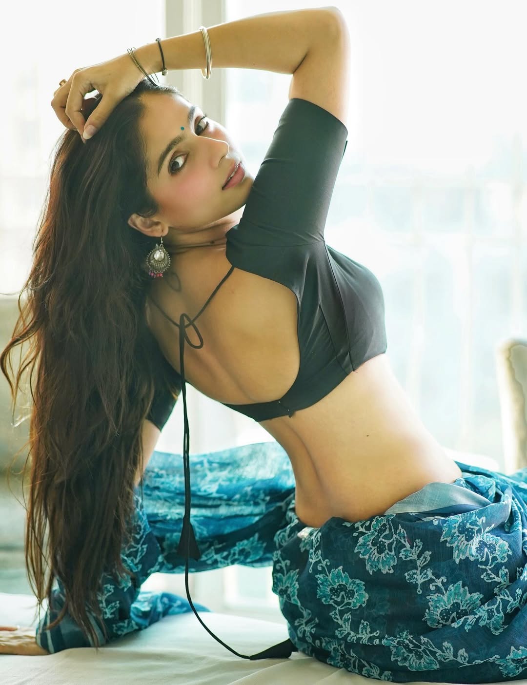 Playful and Elegant: Rose Sardana’s Latest Saree Look Wins Hearts