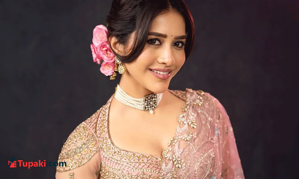 పింక్ వైబ్స్‌లో నభా నటేష్… ఫ్యాన్స్‌ను ఫిదా చేసిన లక్కీ లుక్!