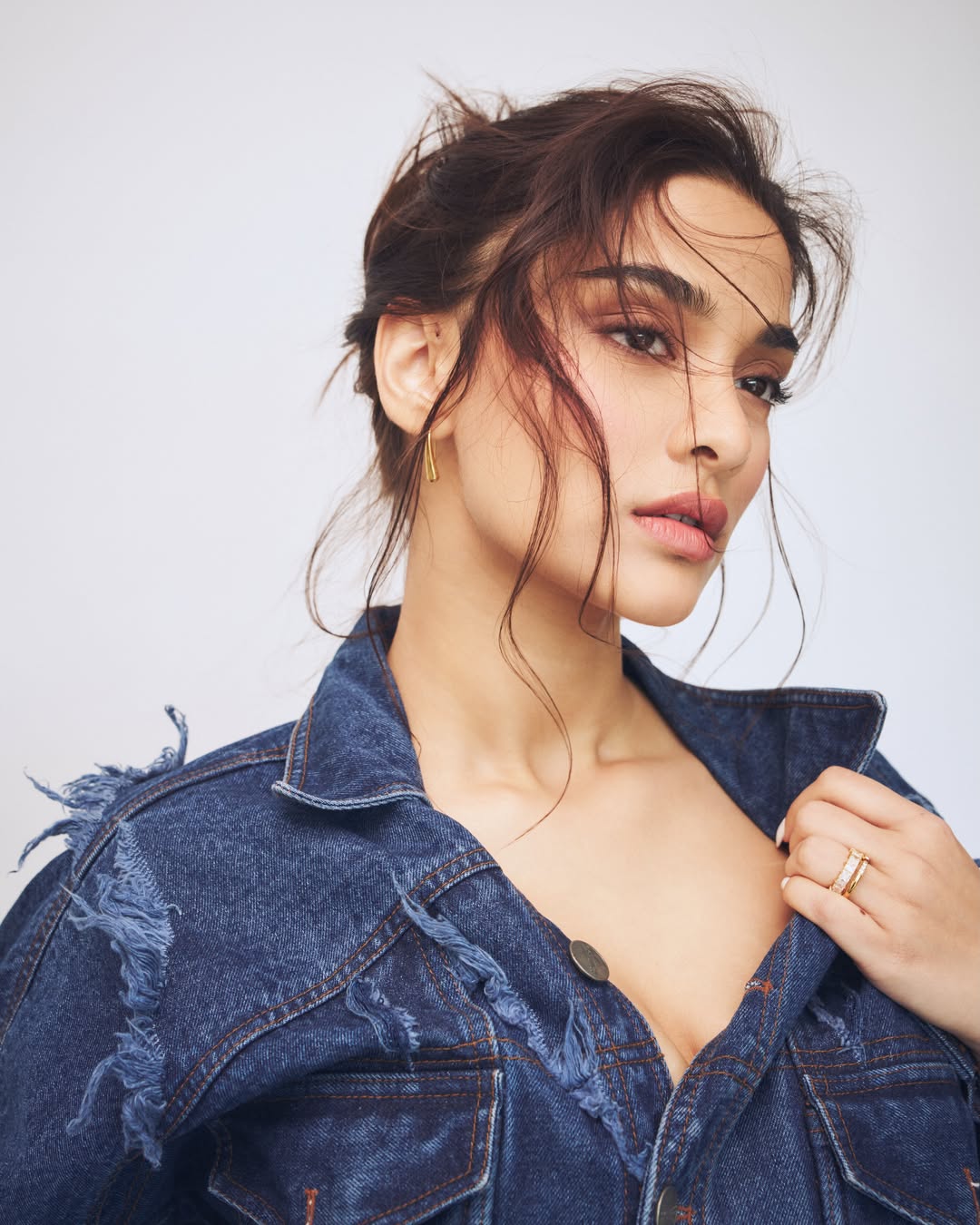 Saiee M Manjrekar Stuns Fans With Modern Glam Look and Graceful Charm
