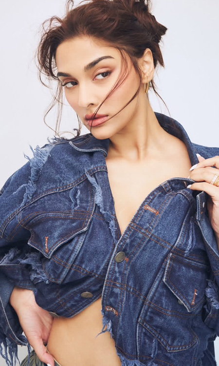 Saiee M Manjrekar Stuns Fans With Modern Glam Look and Graceful Charm