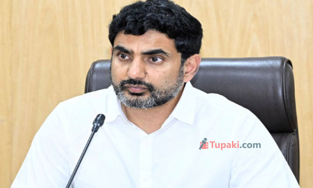 కమ్యూనిస్టులకు లెఫ్ట్, రైట్ ఇచ్చిపడేసిన లోకేశ్.. విశాఖ వీడియో వైరల్ కమ్యూనిస్టులకు లెఫ్ట్, రైట్ ఇచ్చిపడేసిన లోకేశ్.. విశాఖ వీడియో వైరల్