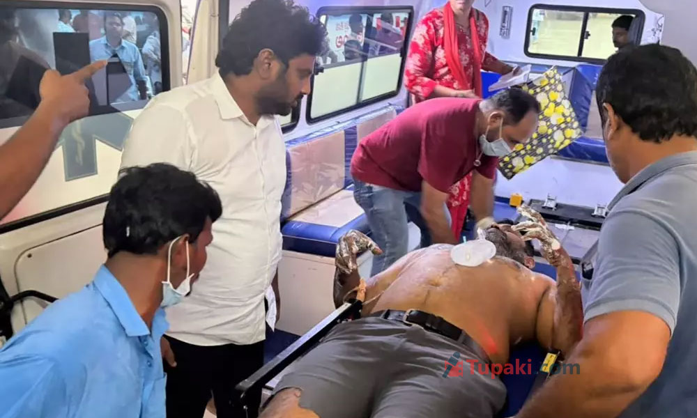 ఒక్క నిమిషం లేట్ అయినా అంతే.. తృటిలో తప్పించుకున్న? ఒక్క నిమిషం లేట్ అయినా అంతే.. తృటిలో తప్పించుకున్న?