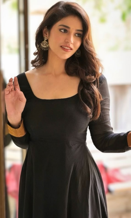 Priyanka Jawalkar’s Timeless Charm Captured in Graceful Window Shot