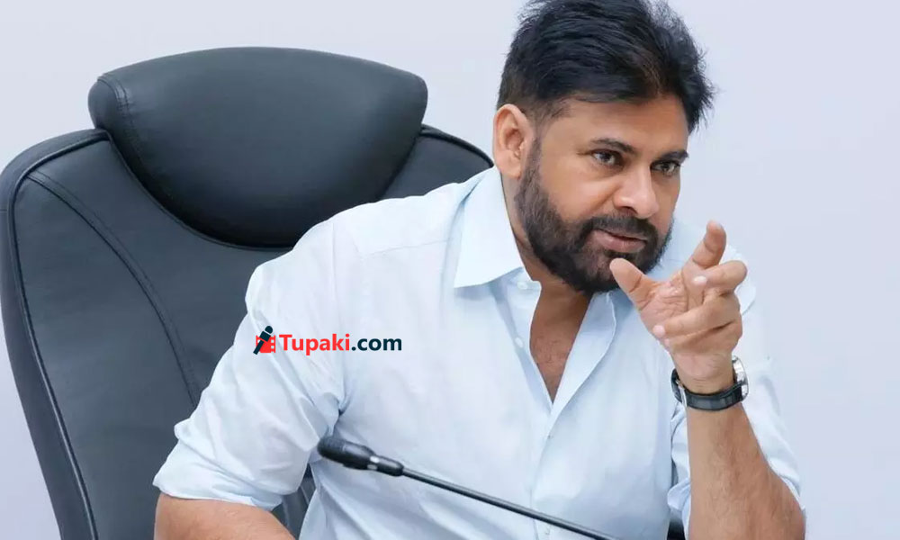 గులాబీపై ‘సాఫ్ట్’.. హస్తంపై ‘హాట్’.. పవన్ కళ్యాణ్ మనసులో ఏముంది?