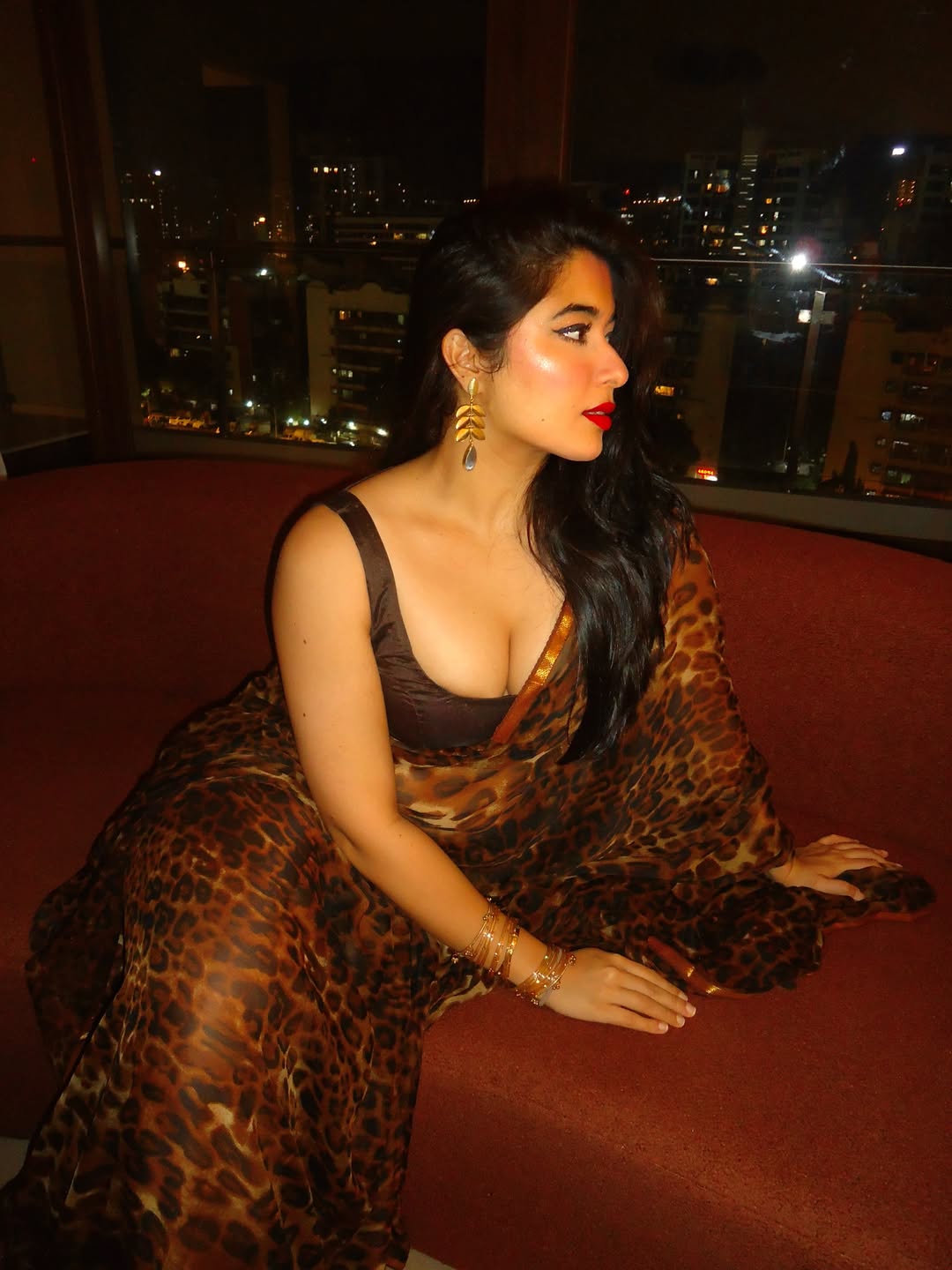 Nikita Sharma Channels Vintage Bollywood Glam in Bold Leopard Print Saree