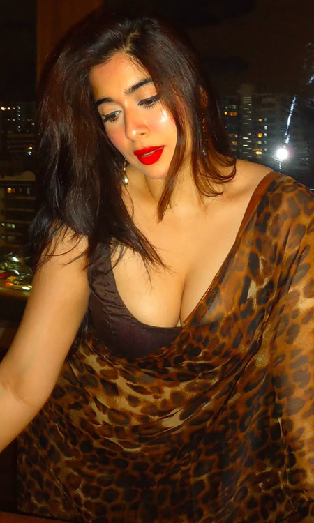 Nikita Sharma Channels Vintage Bollywood Glam in Bold Leopard Print Saree