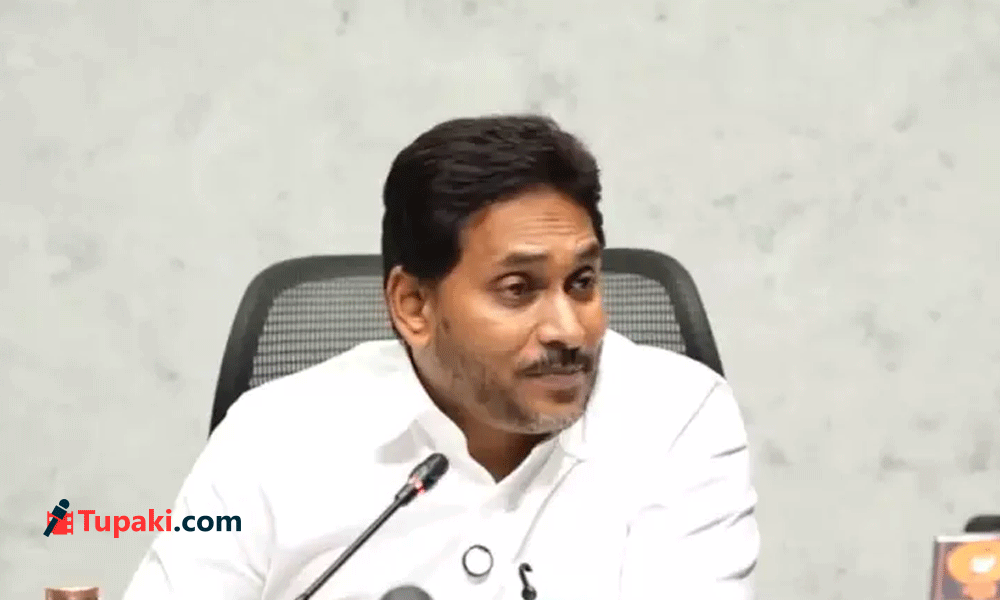 ఏపీ కాక్రోచులు ఎవరి వైపు ? ఏపీ కాక్రోచులు ఎవరి వైపు ?