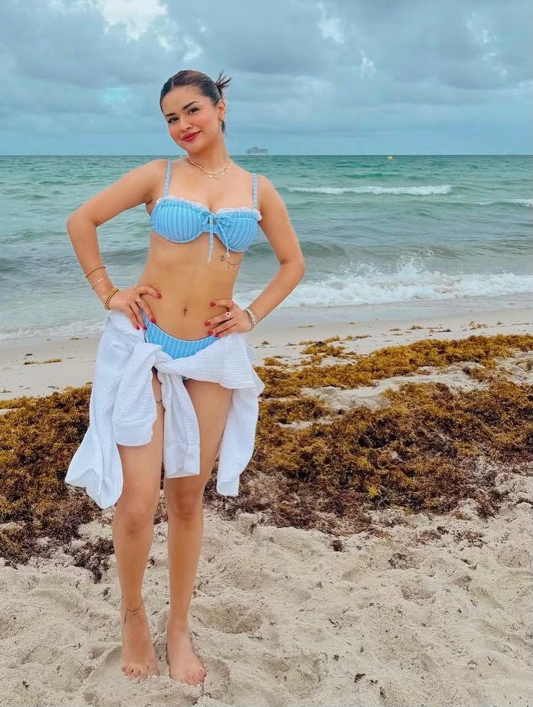 Avneet Kaur Sizzles on the Beach in Sky Blue Bikini!