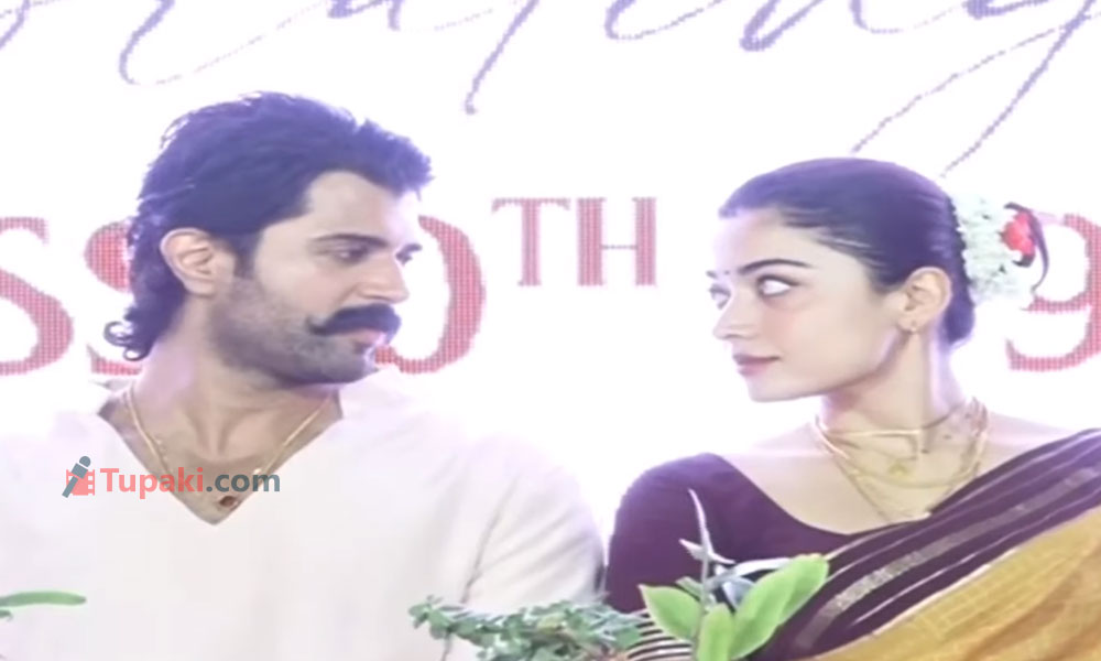 సెల్ఫీ కోసం ఆరాటంలో ర‌భ‌స‌.. పెద్ద‌ల‌కు దేవ‌ర‌కొండ హిత‌వు!