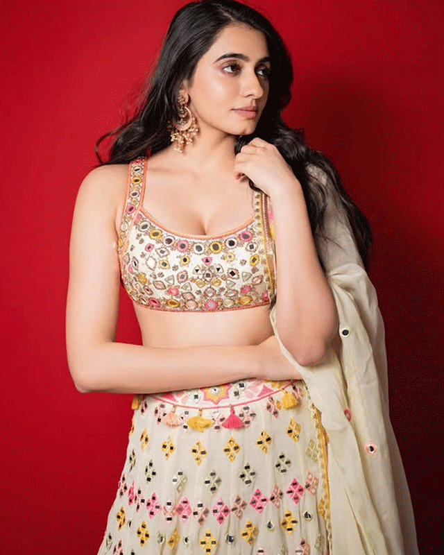 Maanasa Choudhary’s Traditional Glow: Debut to Rising Star