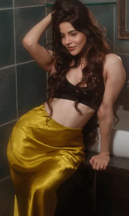 Divya Bharathi’s Glamorous New Look Leaves Fans Mesmerized