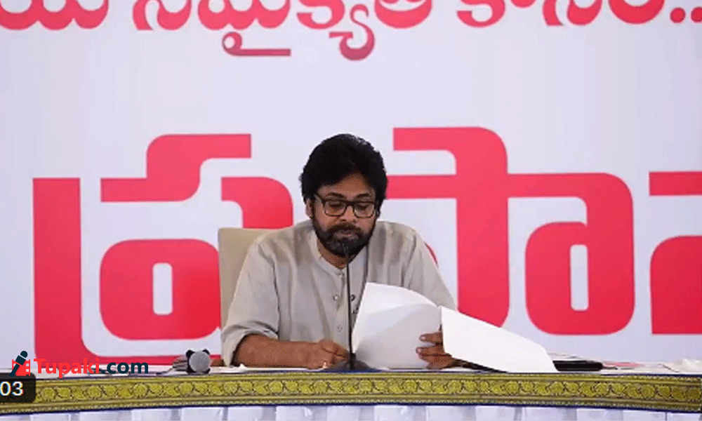 రాష్ట్ర విభజనపై పవన్ హాట్ కామెంట్స్.. తెలంగాణవాదుల విమర్శలపై క్లారిటీ రాష్ట్ర విభజనపై పవన్ హాట్ కామెంట్స్.. తెలంగాణవాదుల విమర్శలపై క్లారిటీ