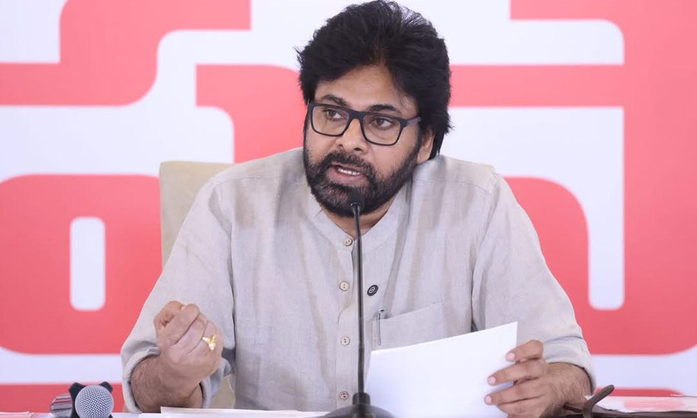 పెద్ద పెద్ద మాటలు ఆడే ఆ నేతలు ఎవరు? పవన్ కామెంట్స్ వైరల్