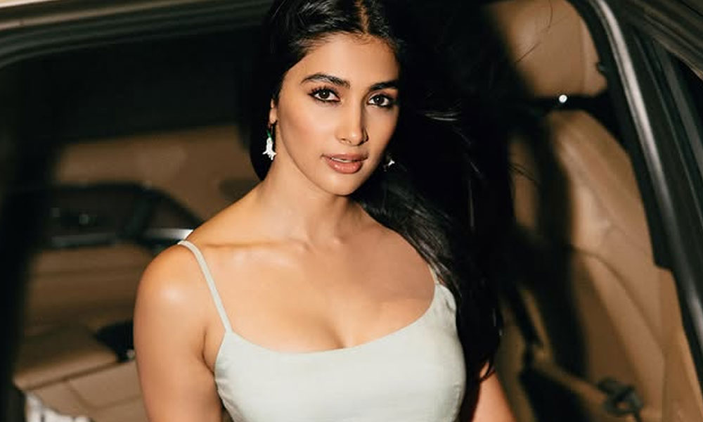 స్టైల్ అంటే ఇదే.. మింట్ గ్రీన్ అవుట్‌ఫిట్‌లో పూజా హెగ్డే మెస్మరైజ్