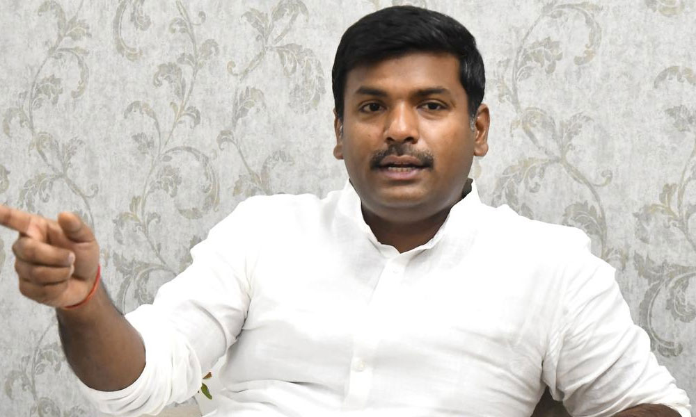 గుడివాడ మంత్లీ మేకప్పులు సెటైర్లు బూమరాంగ్ అవుతున్నాయా ?
