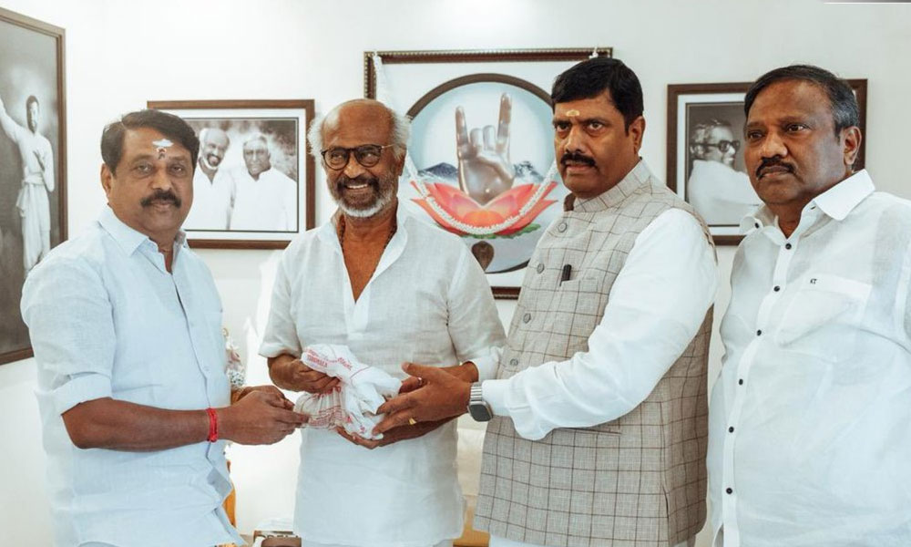 తమిళనాడులో స్టార్ వార్.. రజనీకాంత్ ను రంగంలోకి దింపిన బీజేపీ.. దళపతికి చెక్!
