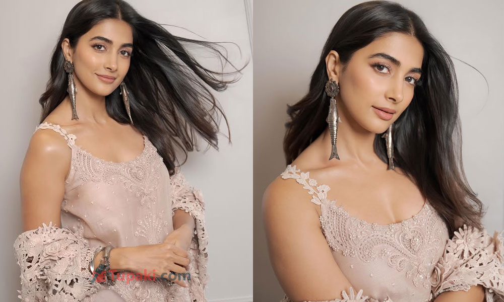 ధోతీలో పూజా హెగ్డే లేటెస్ట్ లుక్! ధోతీలో పూజా హెగ్డే లేటెస్ట్ లుక్!