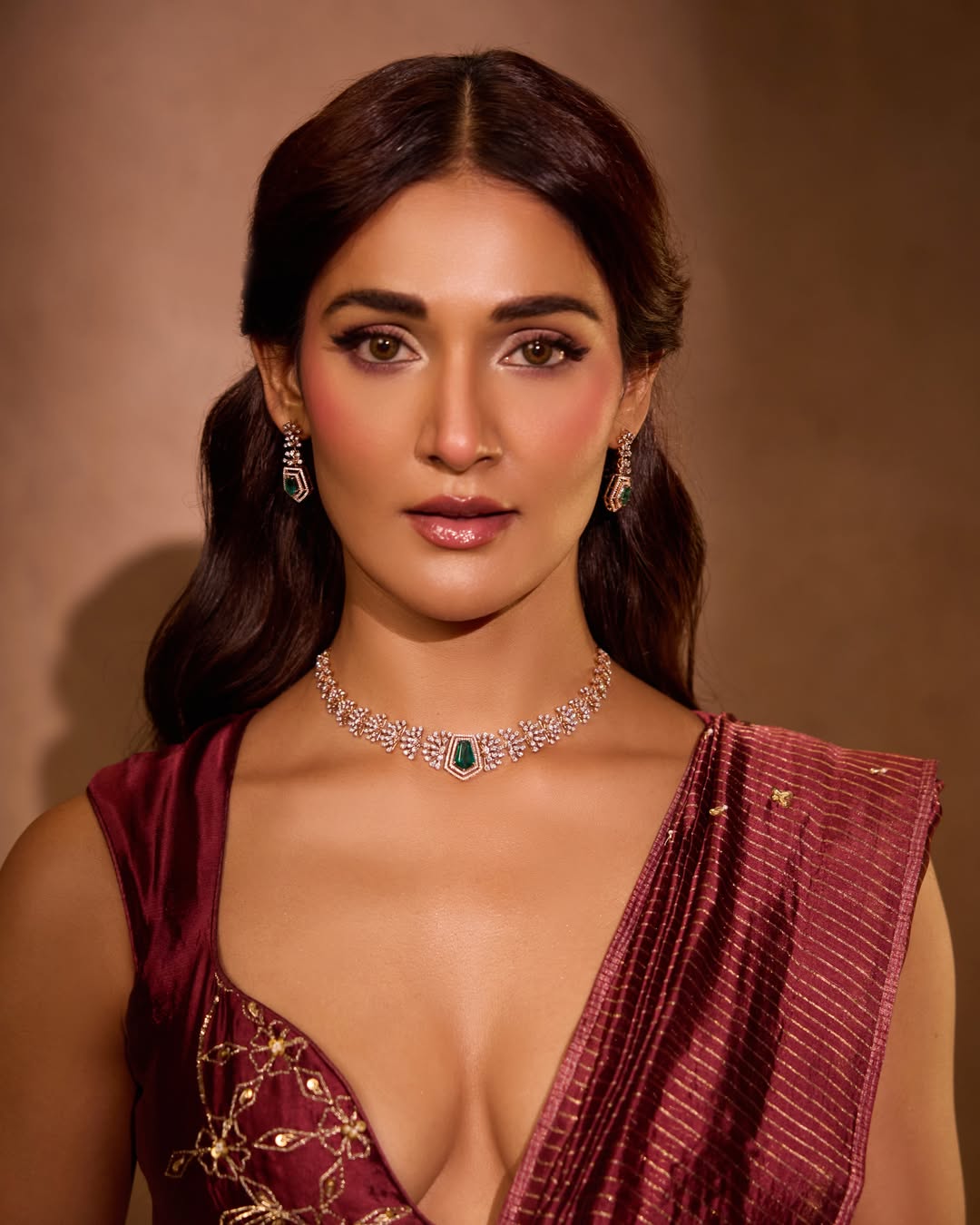 Mukti Mohan Dazzles in Traditional Look With Emerald Jewellery Charm