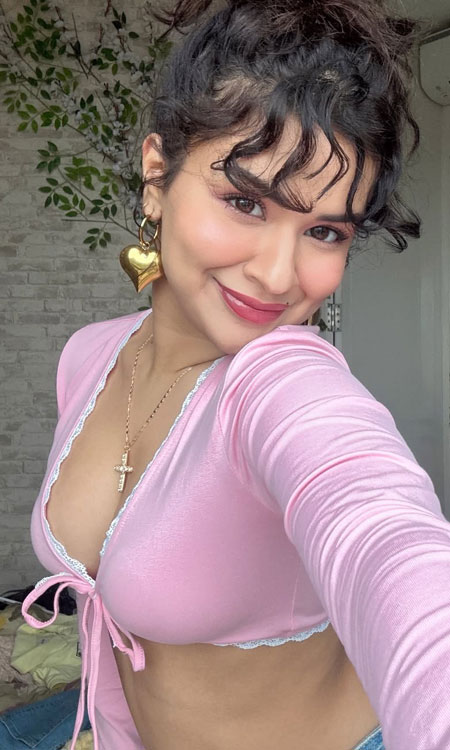 Avneet Kaurs Effortless Stylish Look Goes Viral
