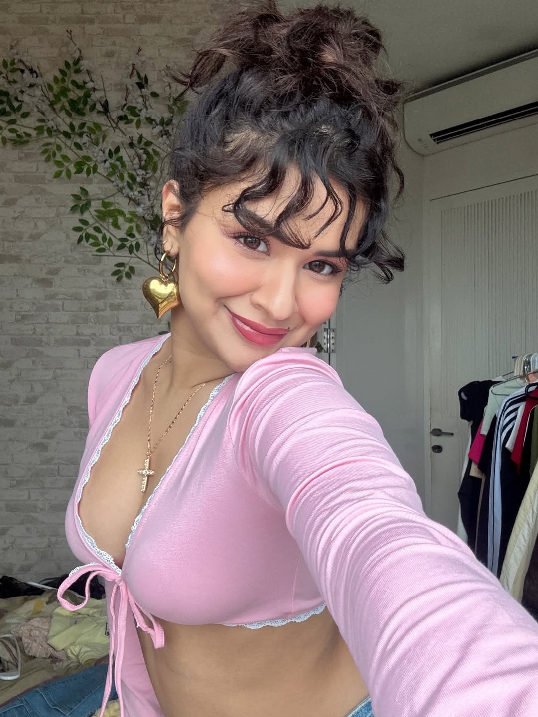 Avneet Kaurs Effortless Stylish Look Goes Viral