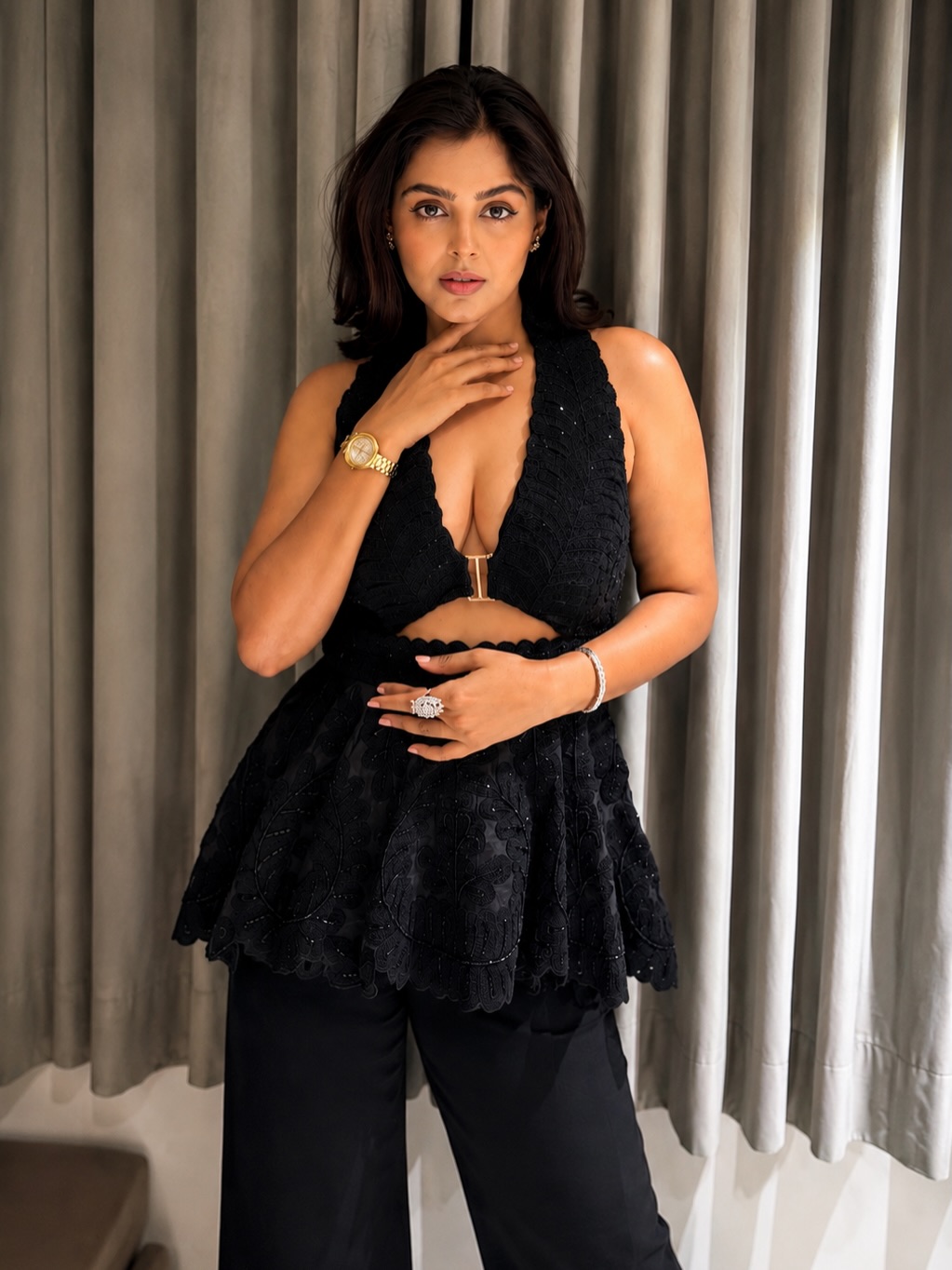 Monal Gajjars Black Outfit Look Breaks the Internet