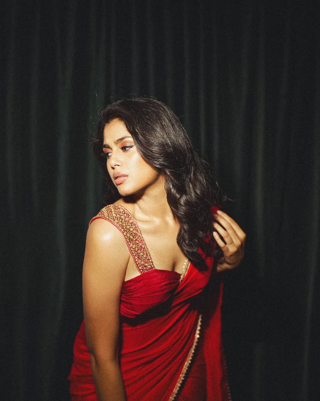 Faria Abdullah Stuns in Elegant Red Saree