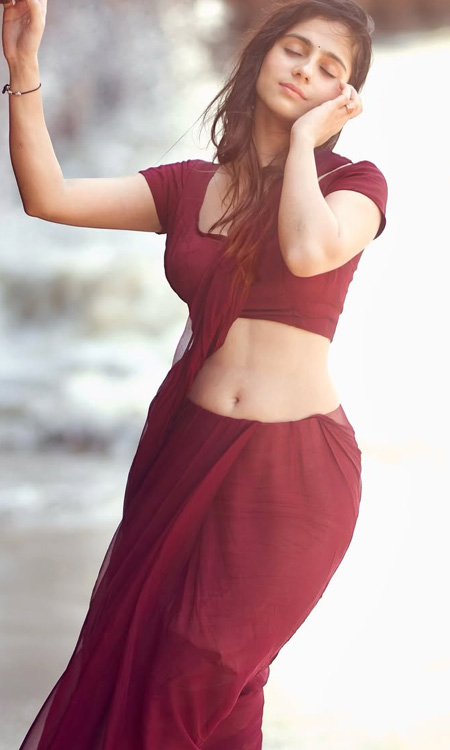 Rose Sardhana Shines with Poise and Charm in Stunning Outdoor Portrait