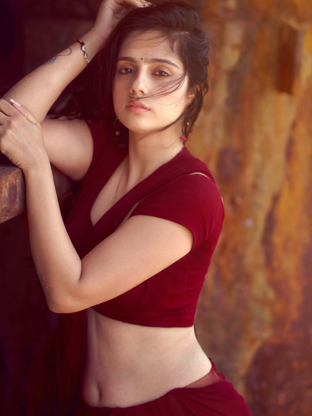 Rose Sardhana Shines with Poise and Charm in Stunning Outdoor Portrait