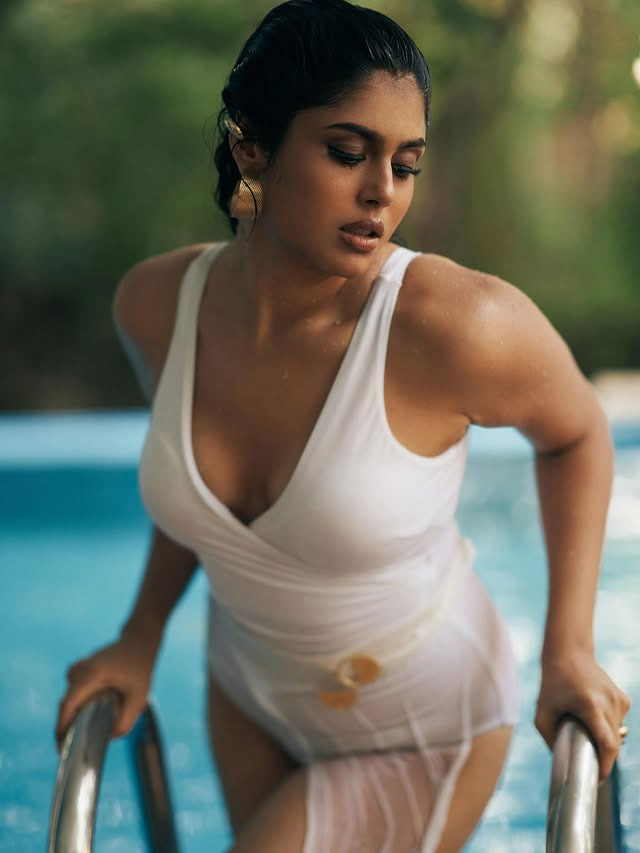 Faria Abdullah Sizzles in Mesmerizing Poolside Photoshoot