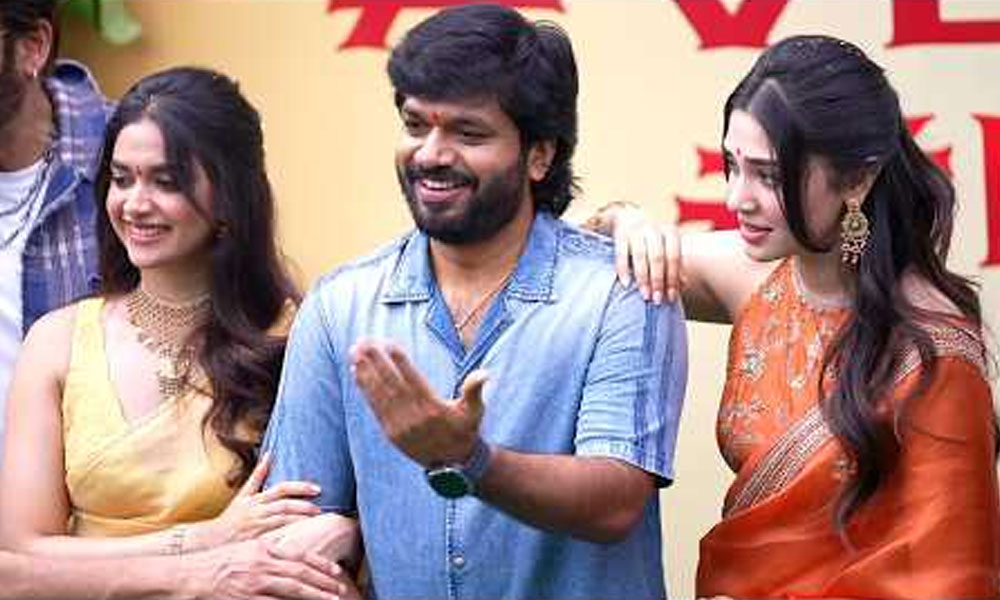 హీరోయిన్లతో వినూత్న ప్రమోషన్ చేస్తున్న అనిల్ రావిపూడి హీరోయిన్లతో వినూత్న ప్రమోషన్ చేస్తున్న అనిల్ రావిపూడి