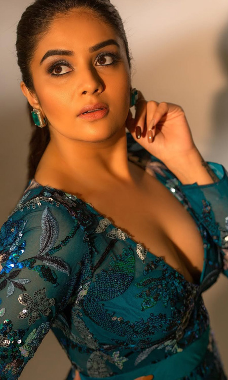 Sreemukhi Shines in Teal Embroidered Look with Elegant Screen Presence