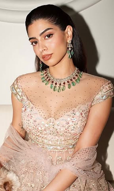 Khushi Kapoors Stunning Traditional Avatar