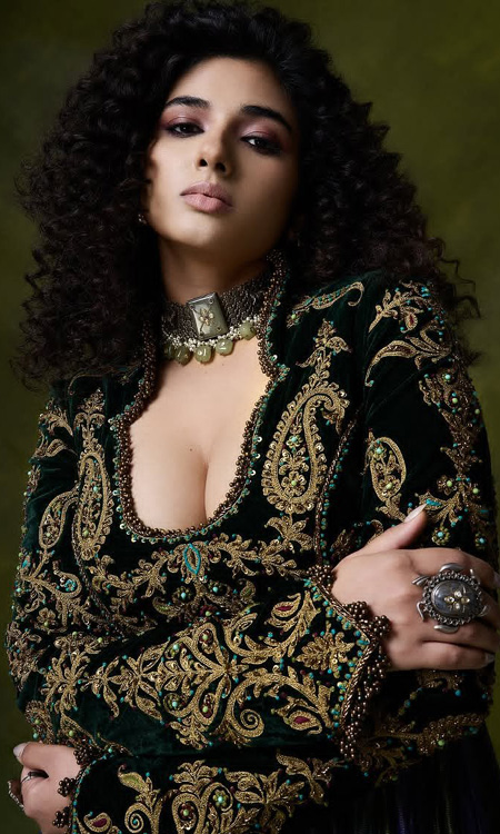 Pragya Nagra’s Royal Green Ensemble Captivates Fans And Fashion Lovers