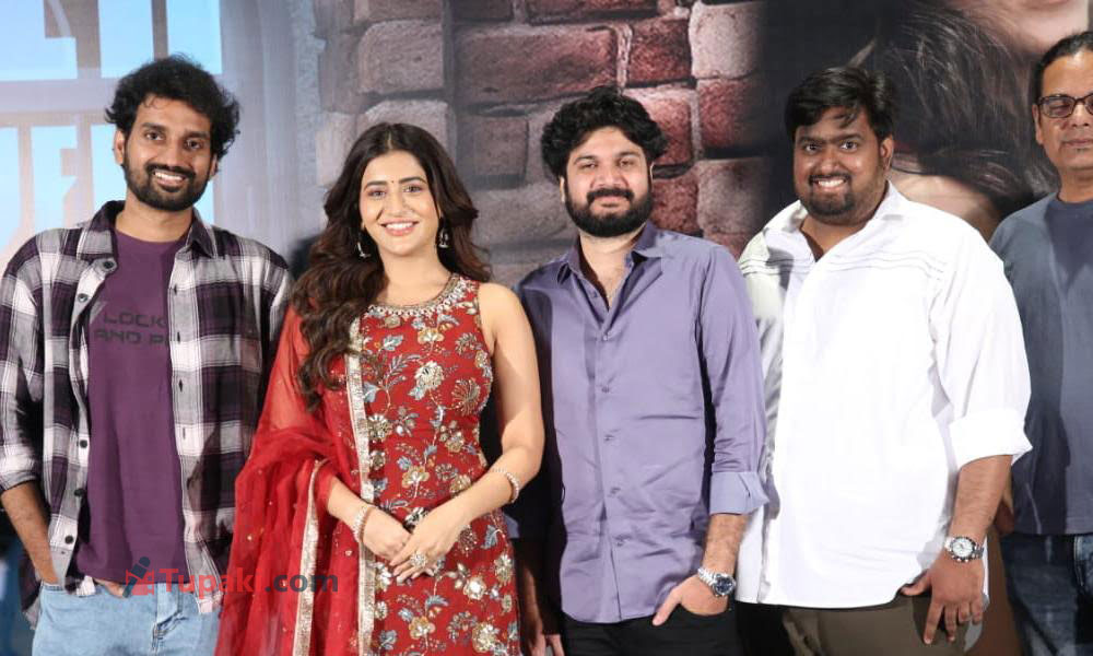 గాసిప్తో జీవితాలు ఎలా మారతాయో చూపించే సినిమా మాది: రాశీ గాసిప్తో జీవితాలు ఎలా మారతాయో చూపించే సినిమా మాది: రాశీ