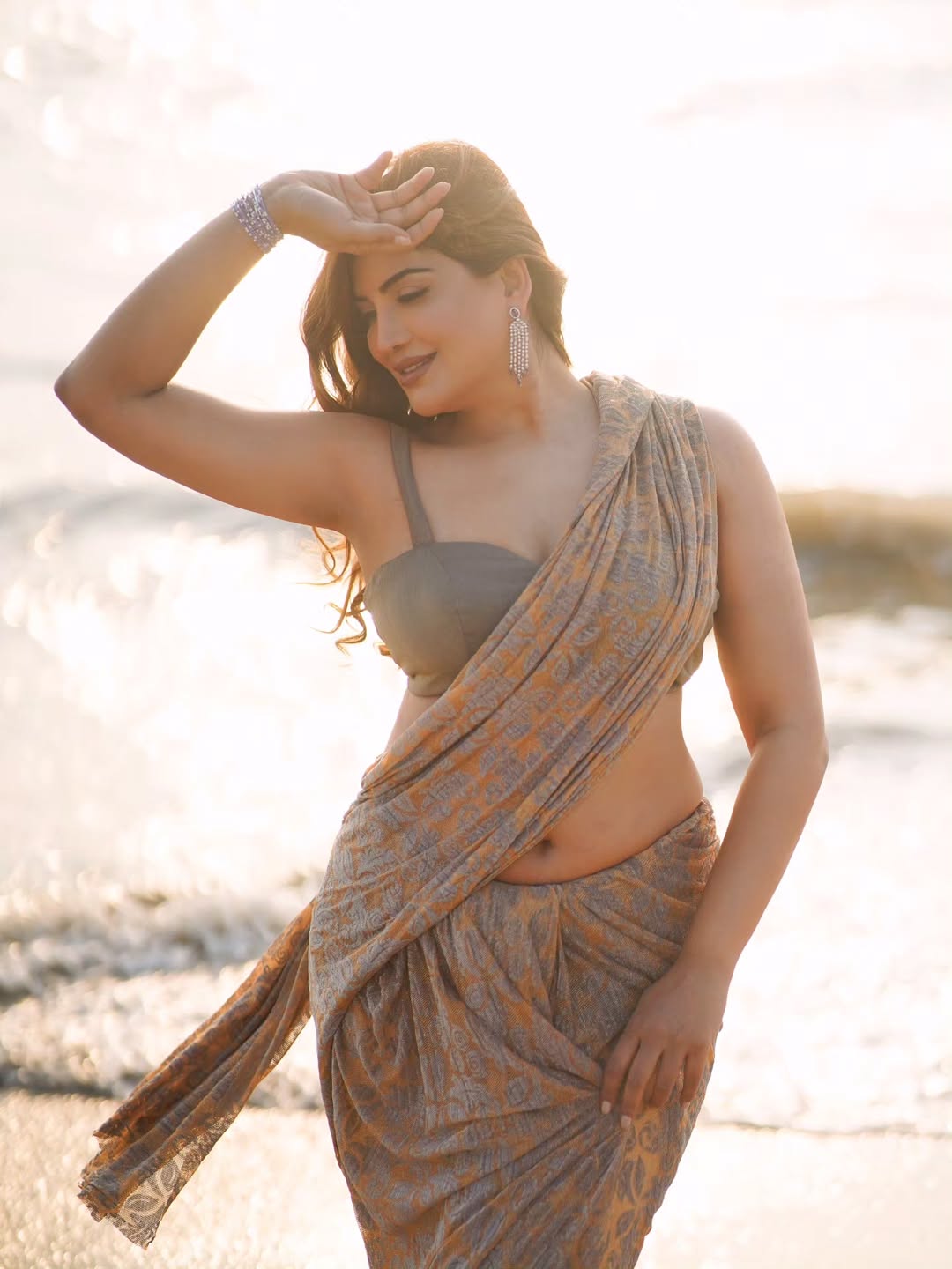 Mrinmai Kolwalkar Shines in Stunning Beachside Saree Look